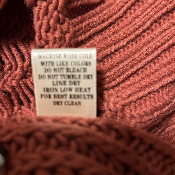 Love Richie Rust Brick Distressed Cable Knit Sweater Top NWT - Picture 14 of 14
